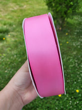 Cargar imagen en el visor de la galería, Satin 1.5 pulg  color Hot pink 100y doble cara

