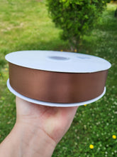 Cargar imagen en el visor de la galería, Satin 1.5 pulg color café 100 yardas doble cara
