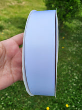 Cargar imagen en el visor de la galería, Satin  1.5 pulg color blanco 100 yardas doble cara
