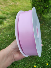 Cargar imagen en el visor de la galería, Satin 1.5 pulg color Tulip 100 yardas doble cara
