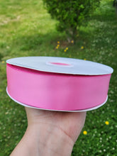 Cargar imagen en el visor de la galería, Satin 1.5 pulg  color Hot pink 100y doble cara

