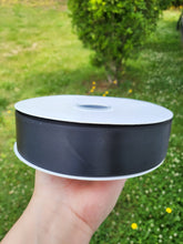 Cargar imagen en el visor de la galería, Satin 1.5 pulg color negro 100 yardas doble cara
