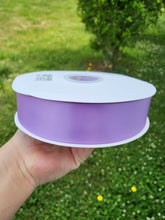 Cargar imagen en el visor de la galería, Satin 1.5 pulg color morado Hyacinth 100 yardas doble cara
