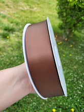 Cargar imagen en el visor de la galería, Satin 1.5 pulg color café 100 yardas doble cara
